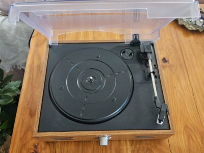 Toca-Discos Pulse – Vinil 33/45 RPM com tampa acrílica